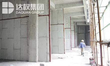 應鼓勵農(nóng)村建房使用新型墻體材料
